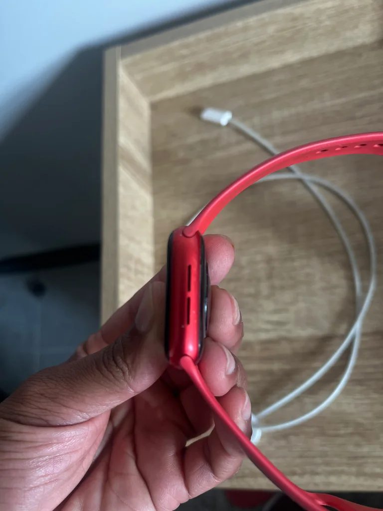 Red Apple Watch Series 6 photo 2