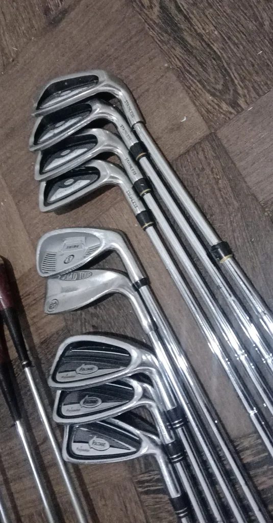 Golf Clubs and Carry Bag complete with Stand photo 2