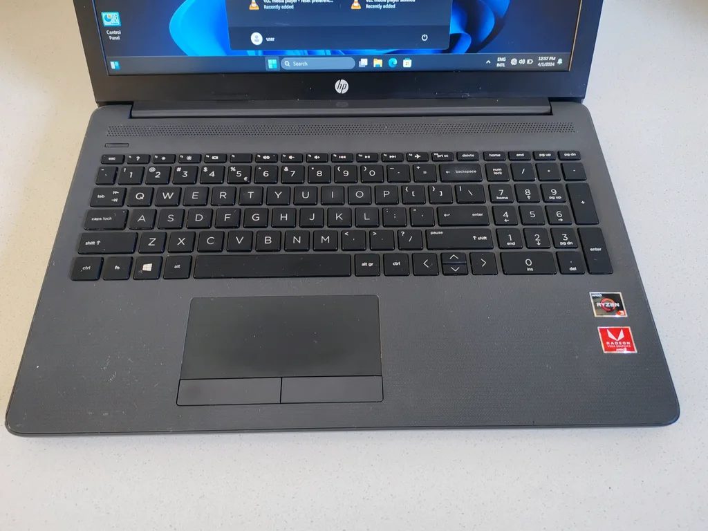 HP 255 G7 AMD Ryzen 3 Laptop 8GB RAM 256GB NVMe photo 2