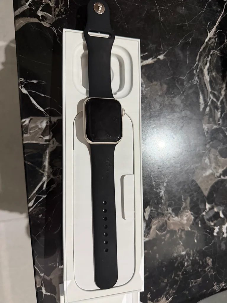 Apple Watch SE 3 40mm Starlight photo 3