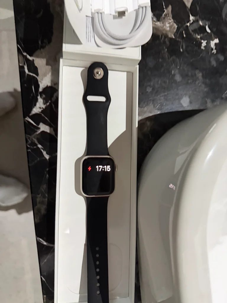 Apple Watch SE 3 40mm Starlight