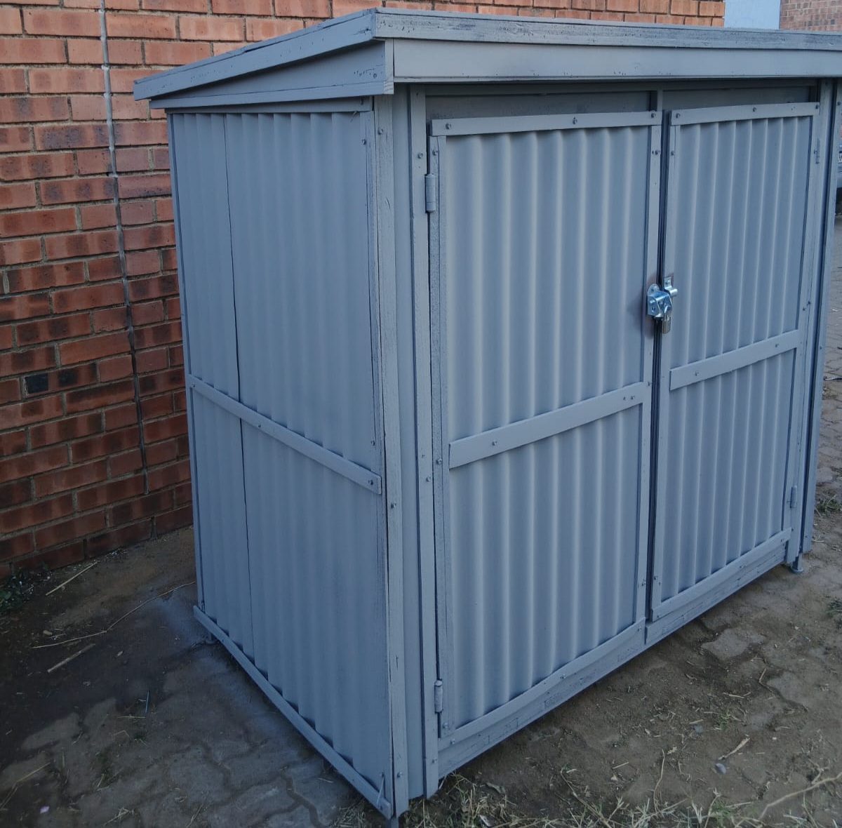 Corrugated Zinc Garden Shed w Steel Frame photo 2