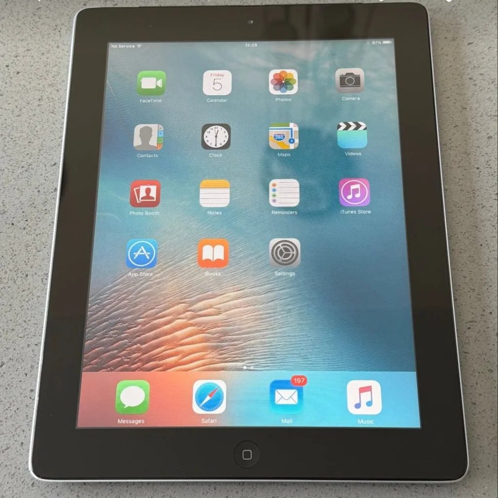 Apple iPad 2nd Generation 64GB WiFi + Cellular