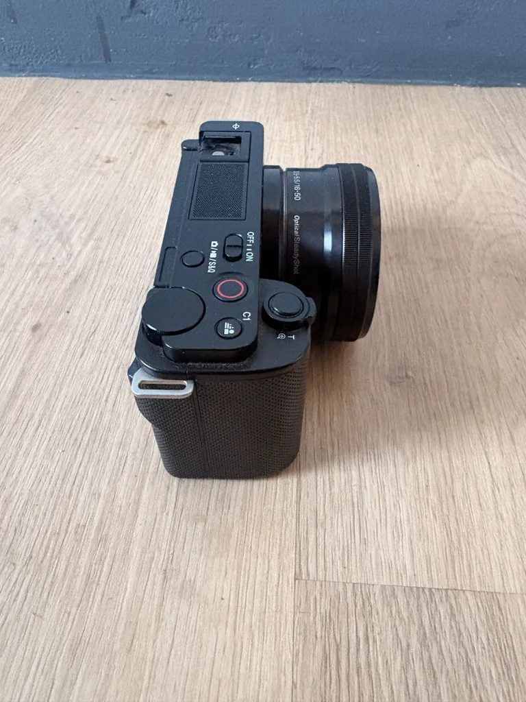Sony Alpha ZV-E10 Mirrorless Camera with 16-50mm Lens photo 3