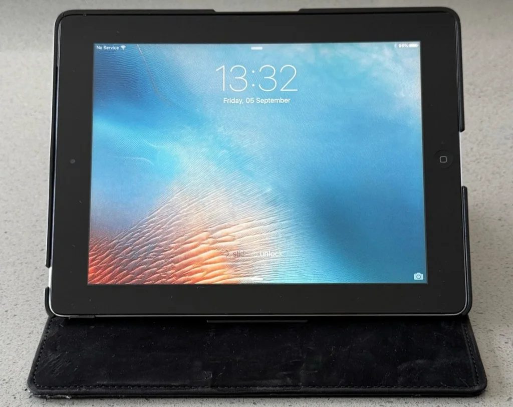 Apple iPad 2nd Generation 64GB WiFi + Cellular photo 2