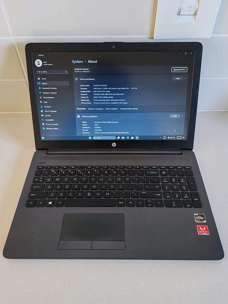 HP 255 G7 AMD Ryzen 3 Laptop 8GB RAM 256GB NVMe photo 3