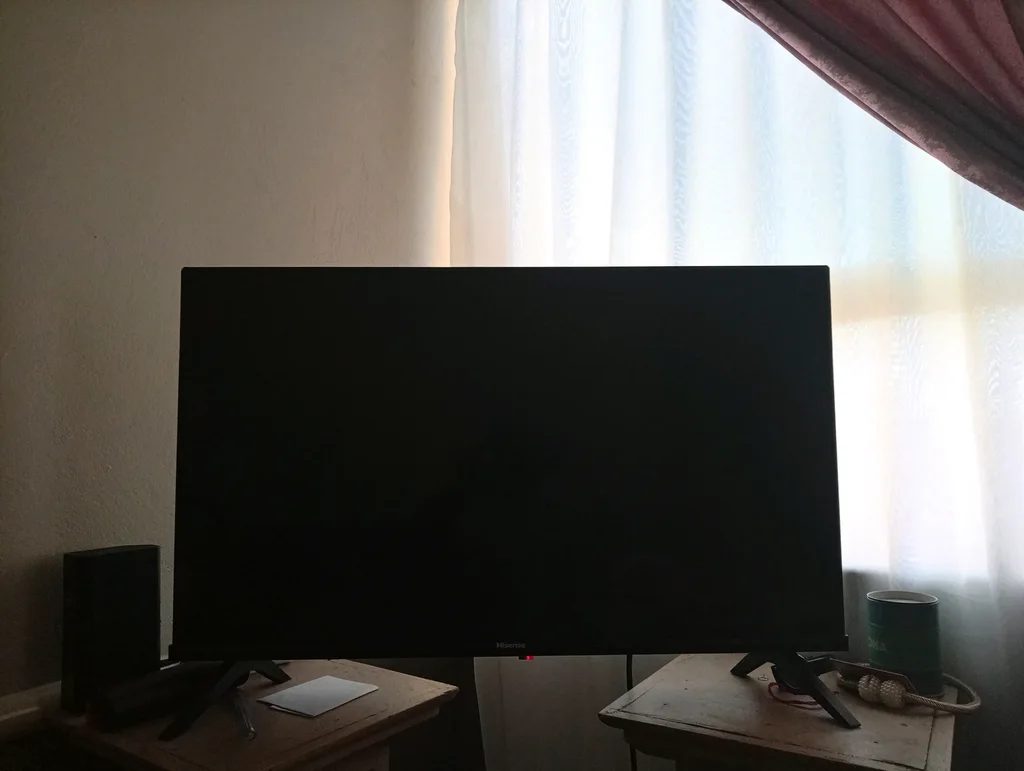 32-inch Hisense Smart TV with Remote photo 3